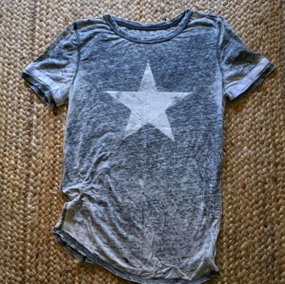 Vintage Grey and white star graphic distressed t-shirt - Picture 7 of 7